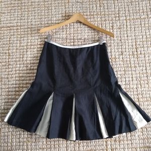 Ann Taylor Black ivory pleated skirt size 4